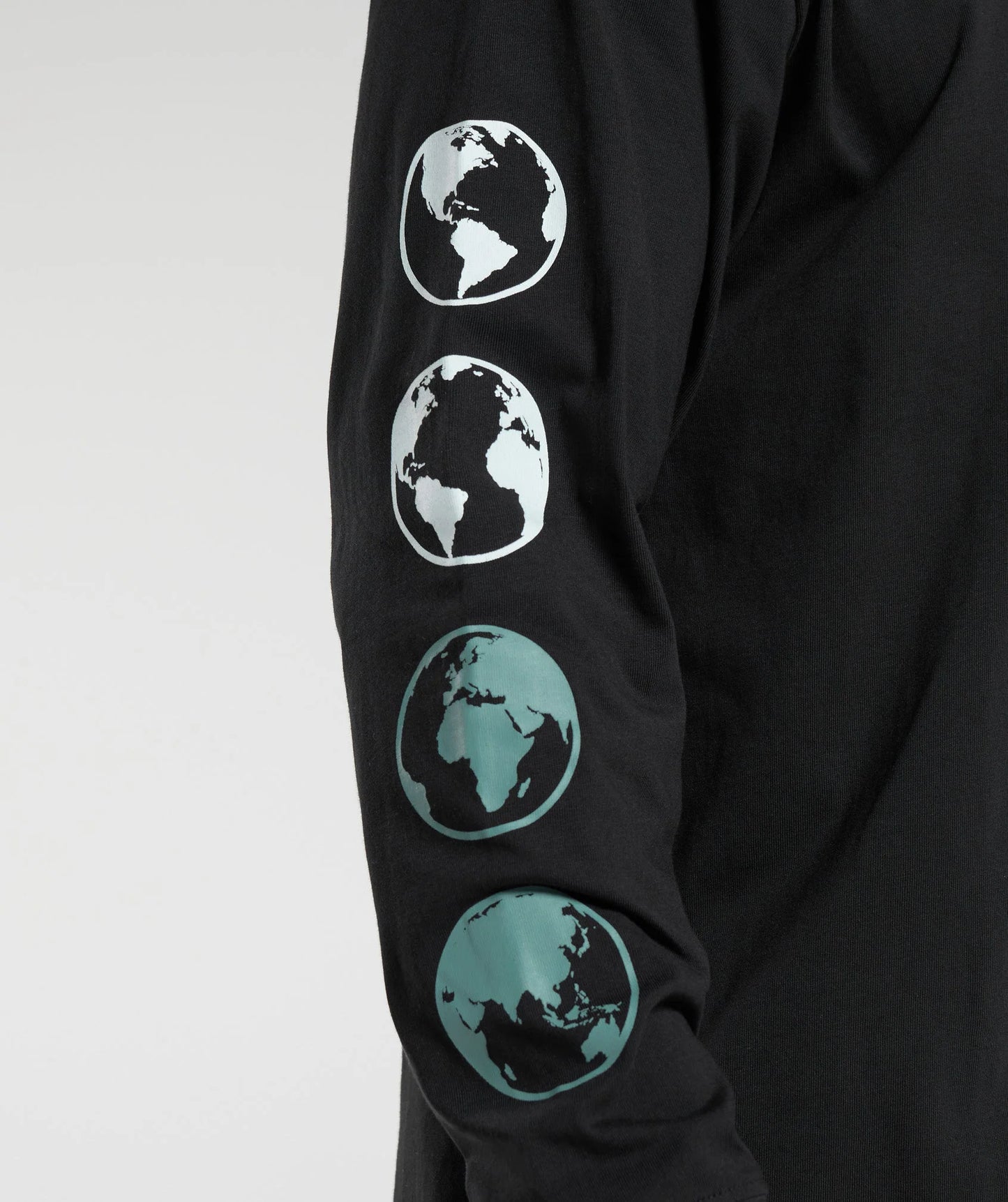 GLOBAL GRAPHIC LONG SLEEVE T-SHIRT